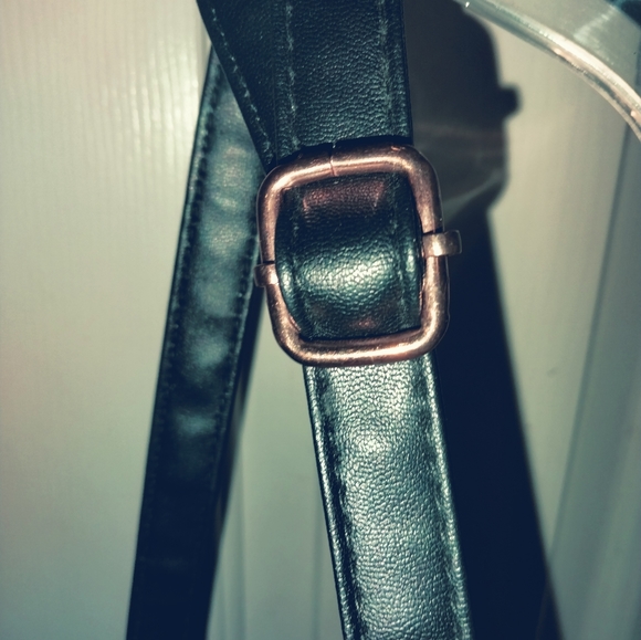 Black batwing goth punk purse backpack - Picture 6 of 11